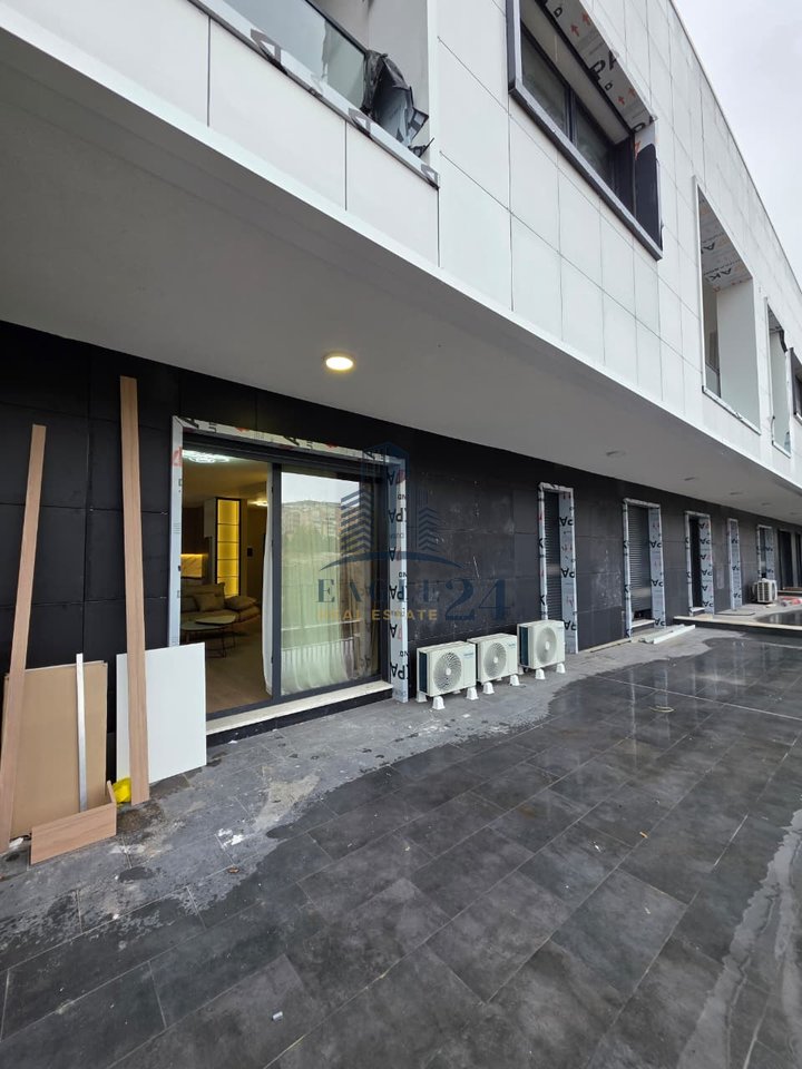 Apartament 2+1+2 +  Post Parkimi.  Me Qira në Liqeni i Thatë, Tiranë - 1300€ | 120 m²