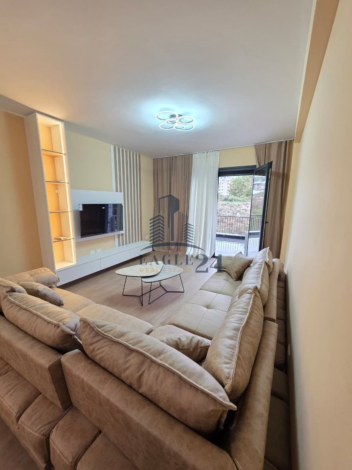 Apartament 2+1+2 +  Post Parkimi.  Me Qira në Liqeni i Thatë, Tiranë - 1300€ | 120 m²