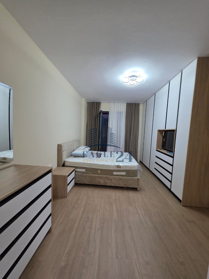 Apartament 2+1+2 +  Post Parkimi.  Me Qira në Liqeni i Thatë, Tiranë - 1300€ | 120 m²