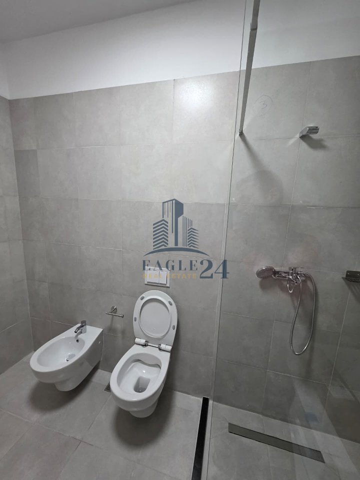 Apartament 2+1+2 +  Post Parkimi.  Me Qira në Liqeni i Thatë, Tiranë - 1300€ | 120 m²