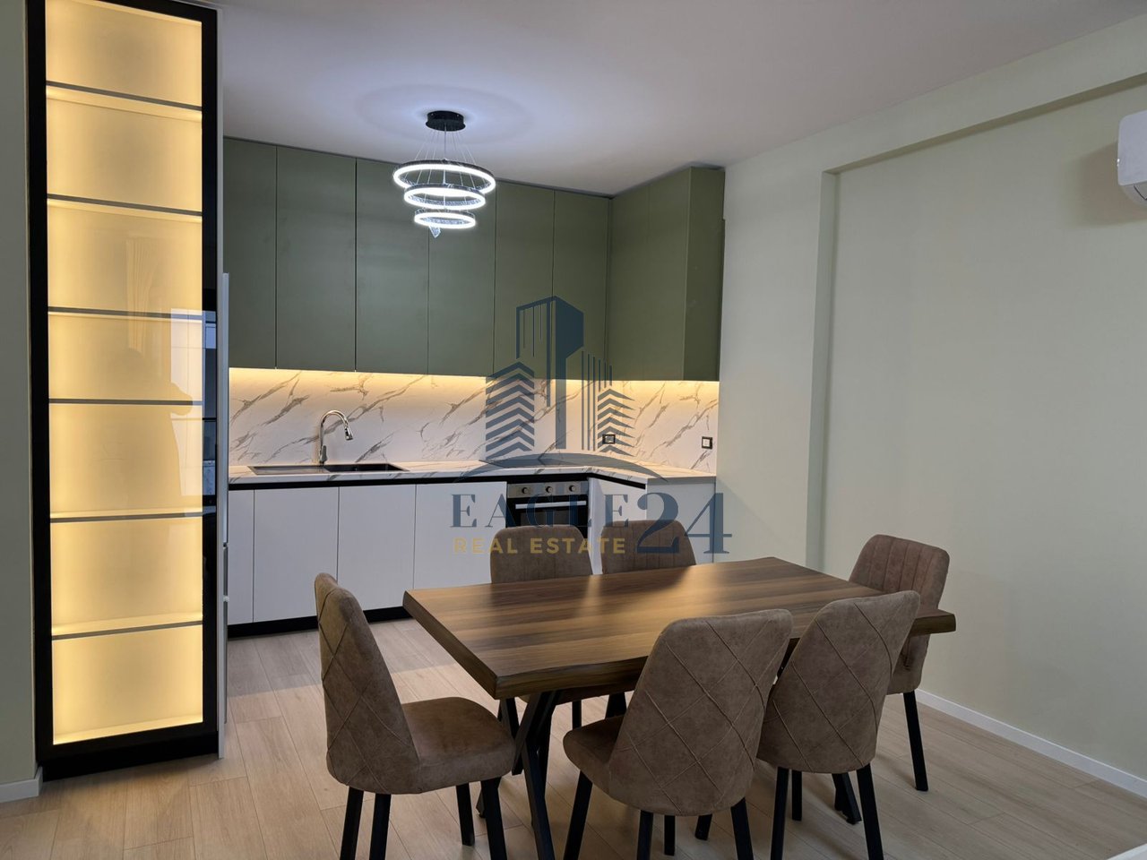 Apartament 2+1+2+post parkimi Me Qira në Liqeni i Thatë, Tiranë - 1200€ | 120 m²