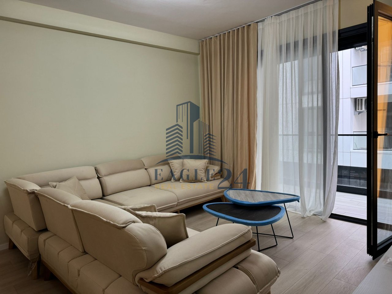 Apartament 2+1+2+post parkimi Me Qira në Liqeni i Thatë, Tiranë - 1200€ | 120 m²