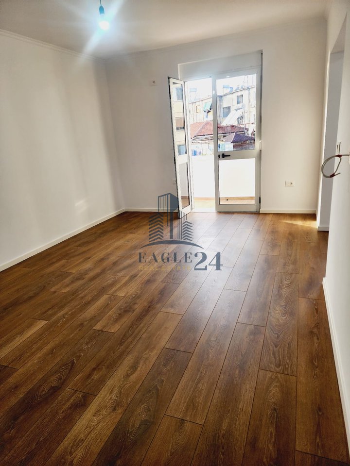 Vendesi appartamento 2+1, Ali Dem vicino alla Scuola 1 Maggio, Tirana!