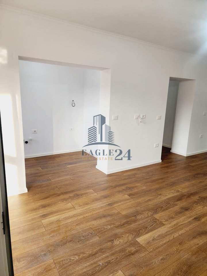 Vendesi appartamento 2+1, Ali Dem vicino alla Scuola 1 Maggio, Tirana!