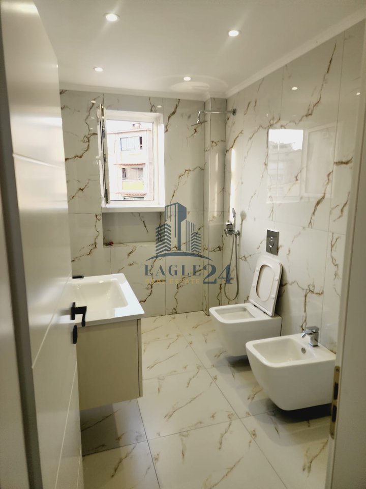 Vendesi appartamento 2+1, Ali Dem vicino alla Scuola 1 Maggio, Tirana!