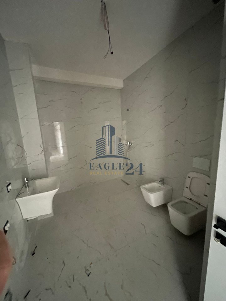 Shitet Apartament 1+1 tek Residenca "White Power"