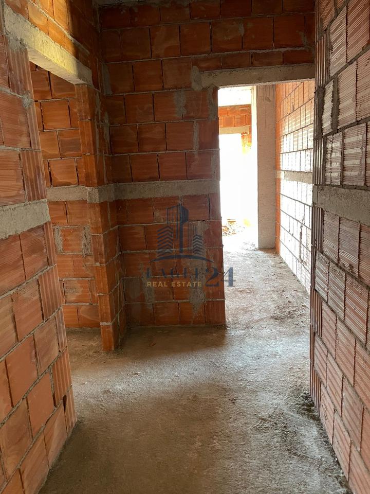 Shitet Apartament 2+1  Ish Aviacionit