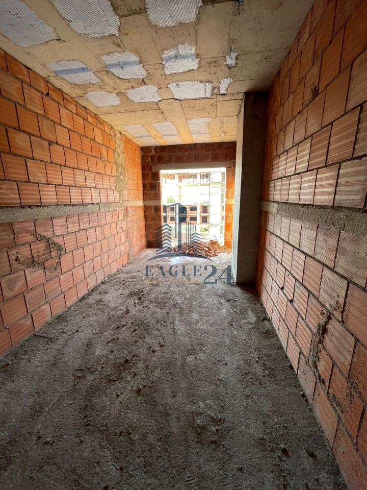 Shitet Apartament 2+1  Ish Aviacionit