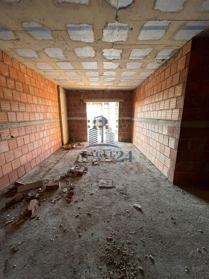 Shitet Apartament 2+1  Ish Aviacionit