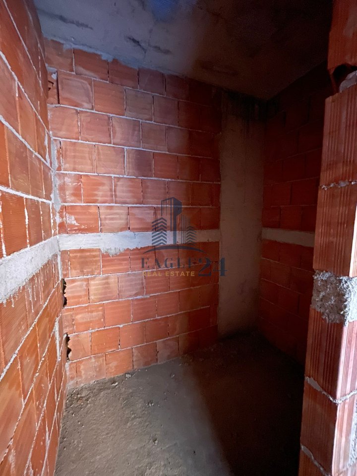 Shitet Apartament 2+1  Ish Aviacionit