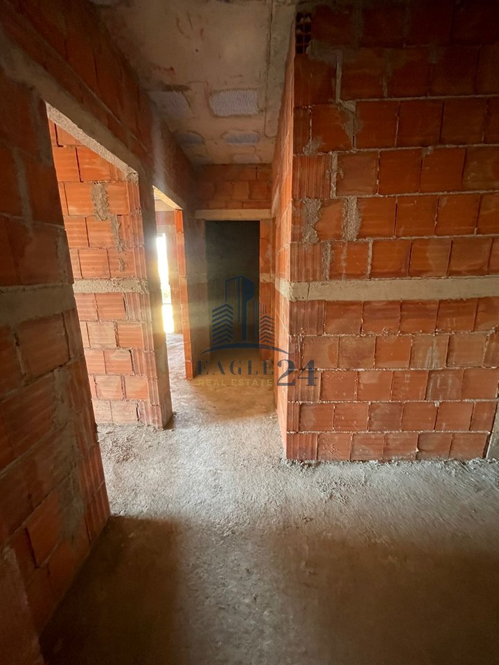 Shitet Apartament 2+1  Ish Aviacionit