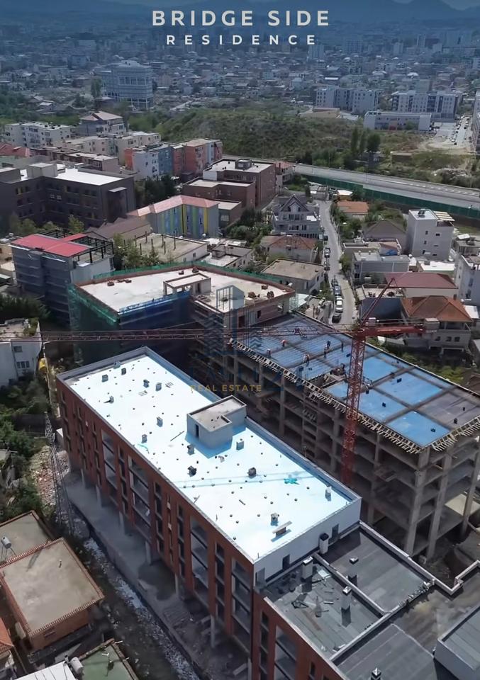 Shitet apartament 2+1+2+ Verandë e madhe në "Bridge Side Residence", Babrru Tiranë. 160 700€