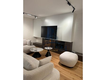 Shitet, Penthouse 3+1+3+2 Poste Parkimi, Liqeni i Thate, Tirane.