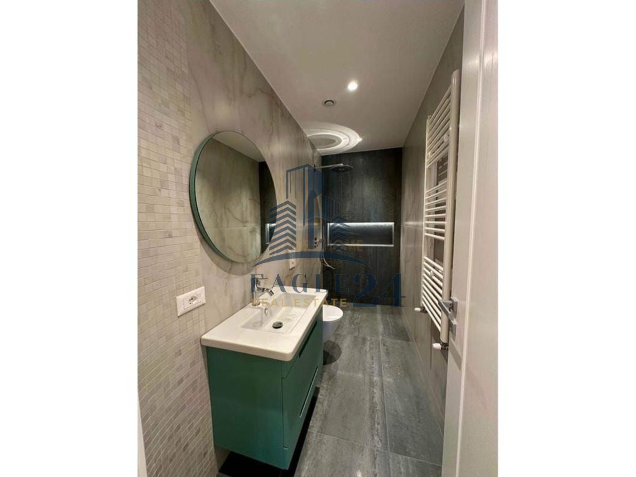 Shitet, Penthouse 3+1+3+2 Poste Parkimi, Liqeni i Thate, Tirane.