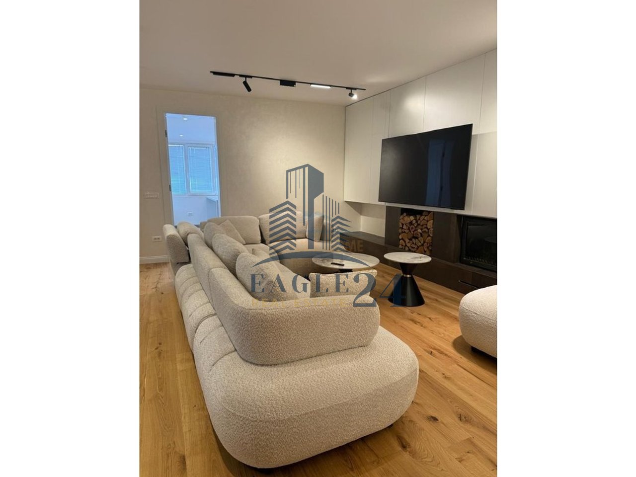 Shitet, Penthouse 3+1+3+2 Poste Parkimi, Liqeni i Thate, Tirane.