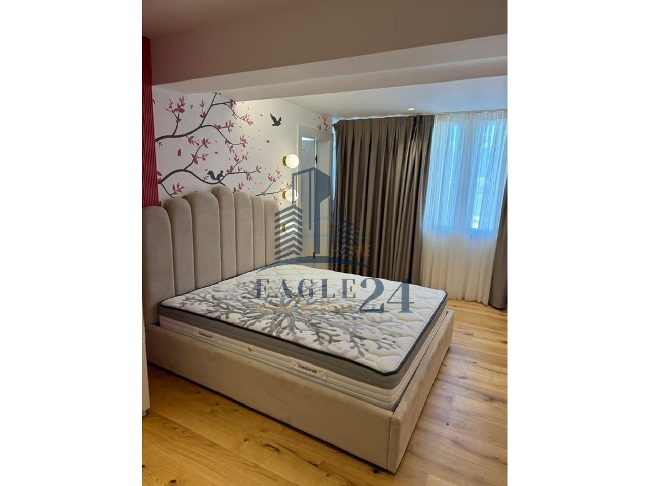 Shitet, Penthouse 3+1+3+2 Poste Parkimi, Liqeni i Thate, Tirane.