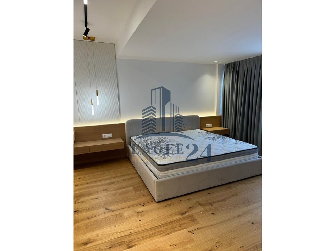 Shitet, Penthouse 3+1+3+2 Poste Parkimi, Liqeni i Thate, Tirane.