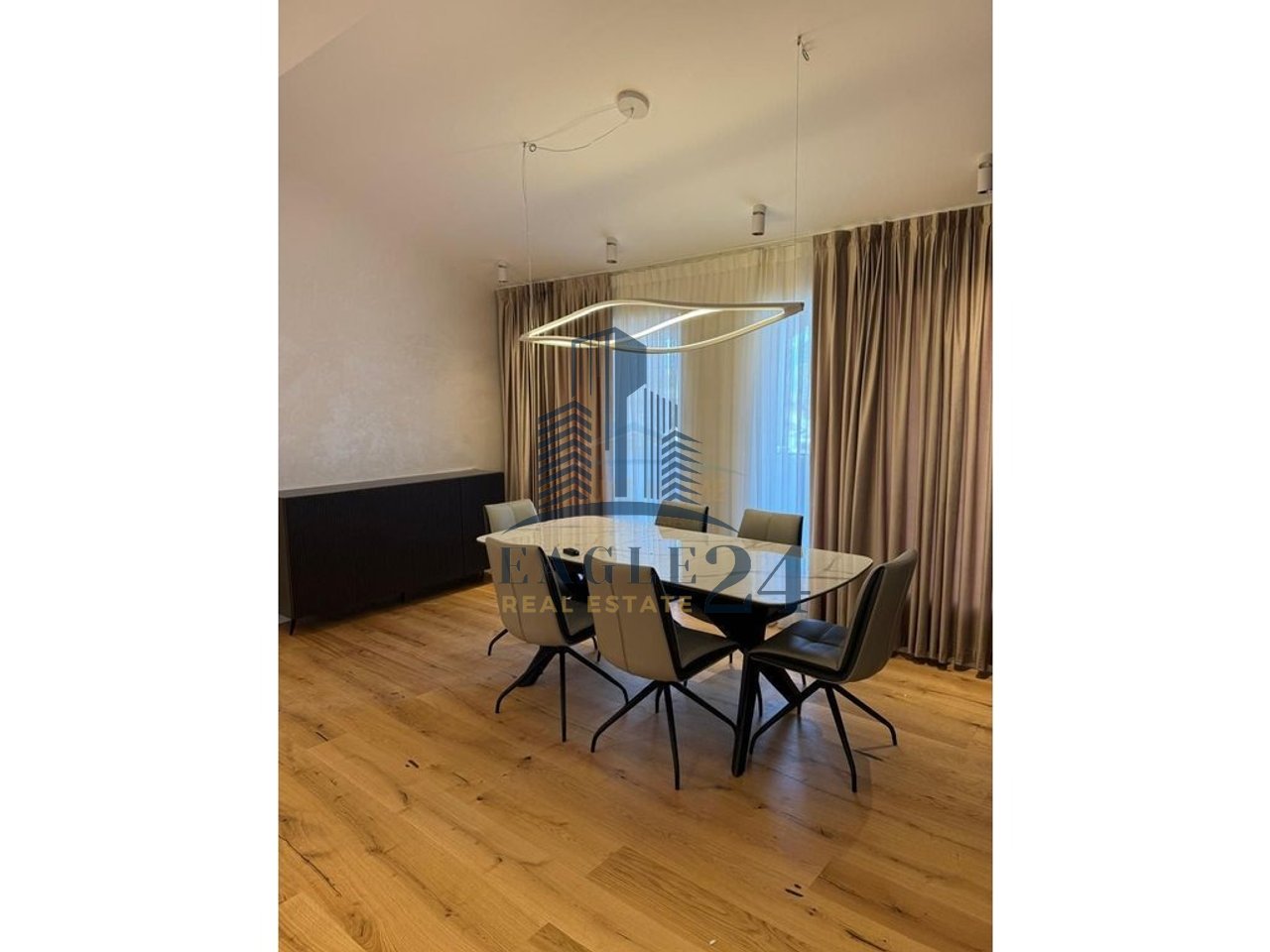 Shitet, Penthouse 3+1+3+2 Poste Parkimi, Liqeni i Thate, Tirane.