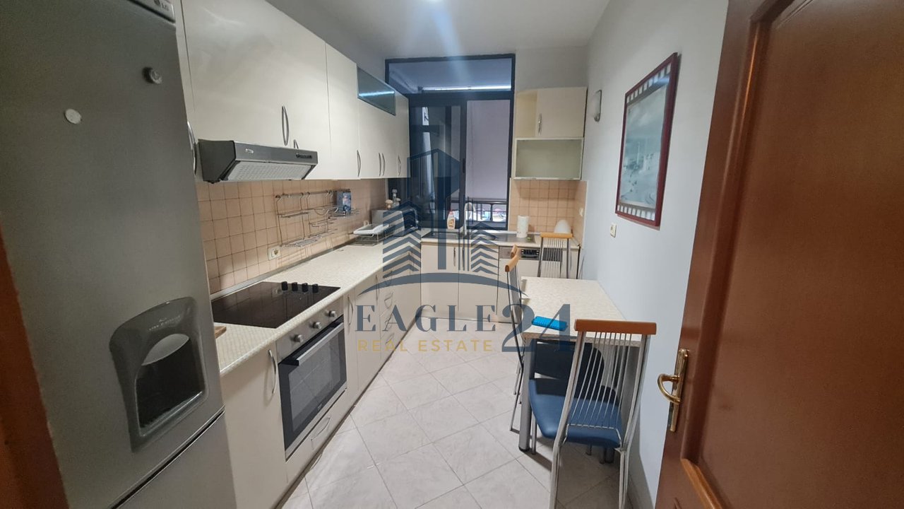 For rent 2+1+2 on the 4th floor with elevator in the Center, opposite the Parliament. Price 850 euros/month.