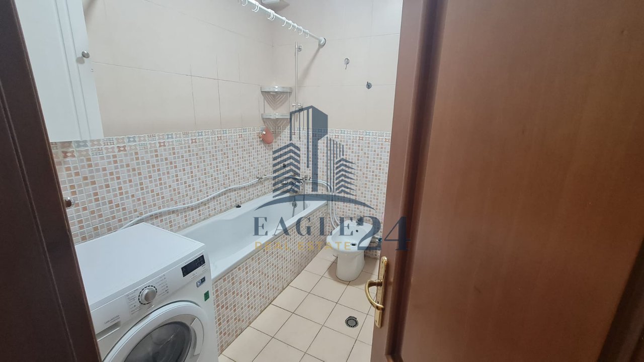 For rent 2+1+2 on the 4th floor with elevator in the Center, opposite the Parliament. Price 850 euros/month.