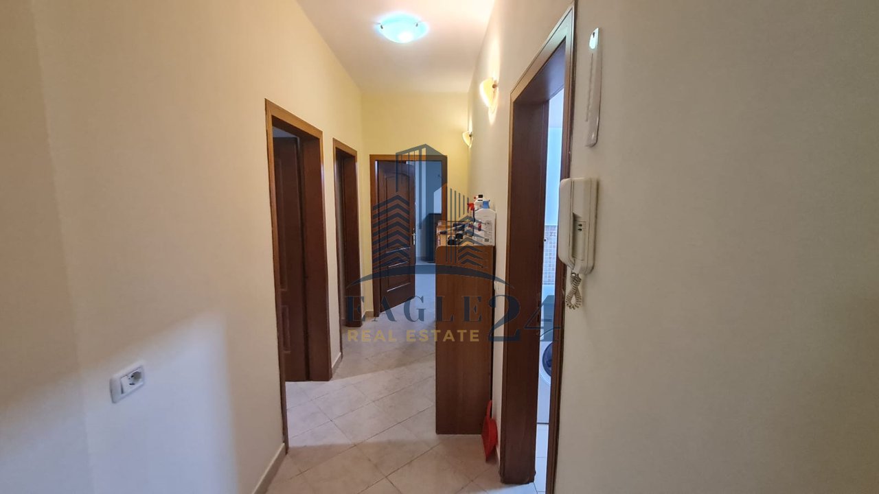 For rent 2+1+2 on the 4th floor with elevator in the Center, opposite the Parliament. Price 850 euros/month.