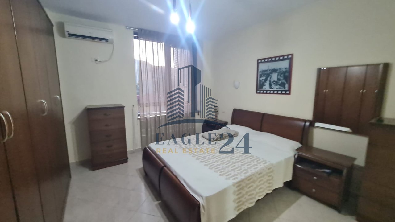 For rent 2+1+2 on the 4th floor with elevator in the Center, opposite the Parliament. Price 850 euros/month.