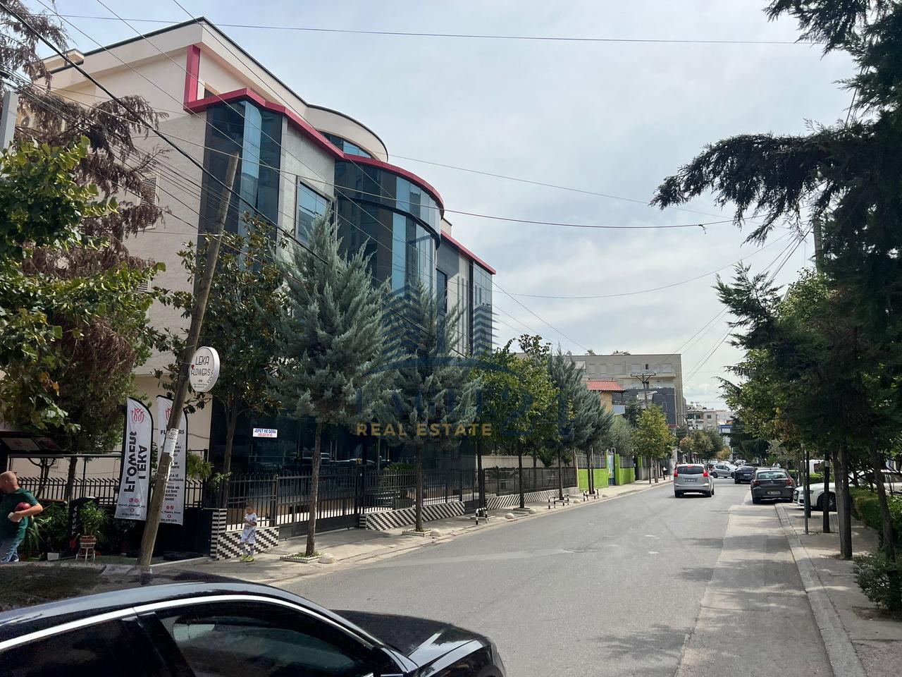 Luxury/business building for rent – Laprakë, Tirana!