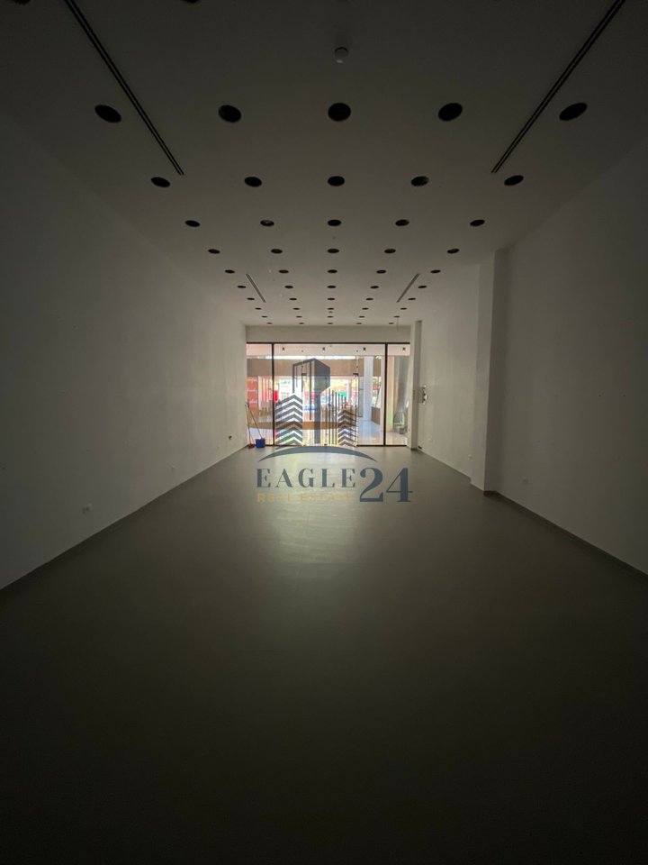 Locale commerciale in affitto: Garden Building