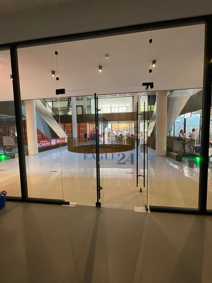 Locale commerciale in affitto: Garden Building