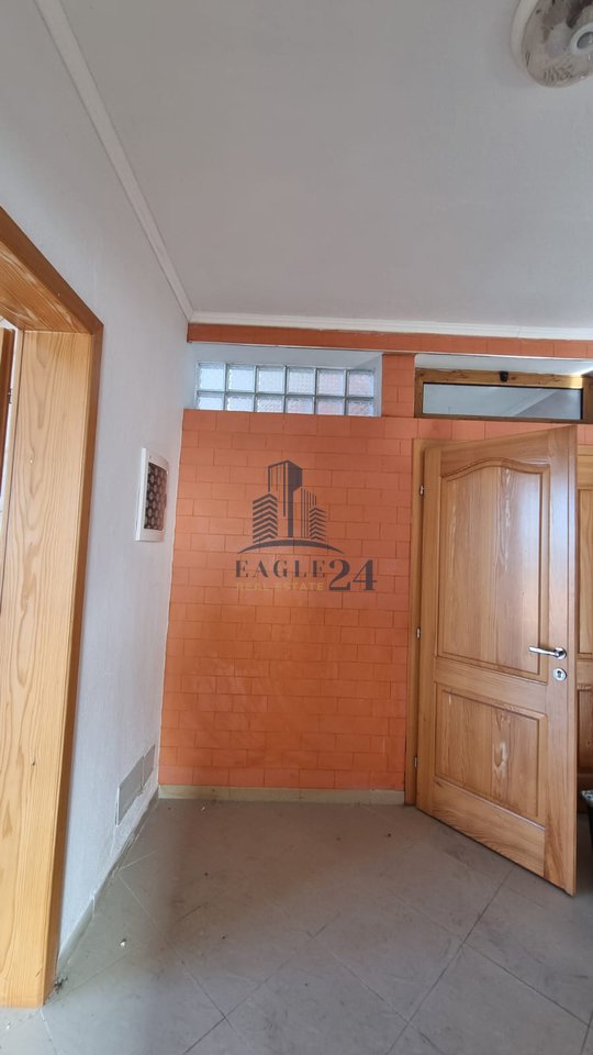 Villa Nuova in Vendita a Vilat Gjermane, Tirana - 750 €/m² | 521 m²
4 ingressi separati + Garage 50 m²