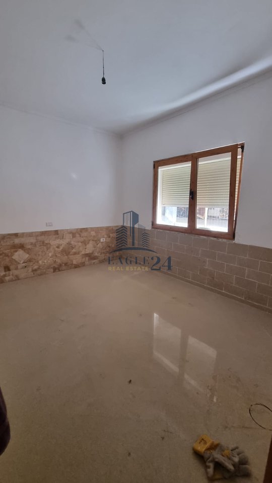 Villa Nuova in Vendita a Vilat Gjermane, Tirana - 750 €/m² | 521 m²
4 ingressi separati + Garage 50 m²