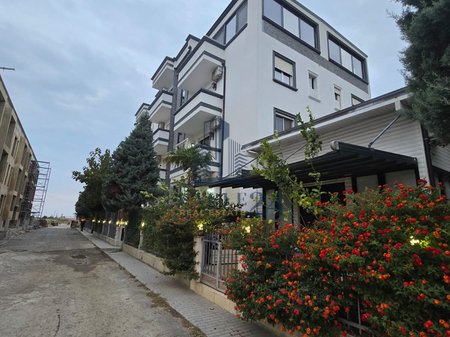 Apartament 1+1 për shitje në një nga zonat më të kërkuara të bregdetit shqiptar Gjiri i Lalëzit.