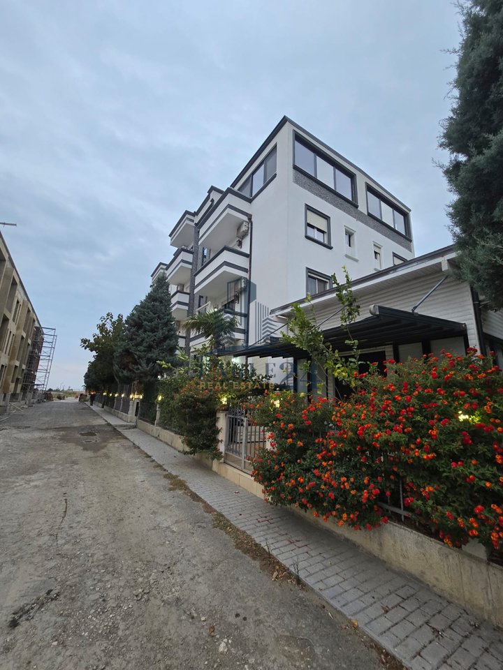 Apartament 1+1 për shitje në një nga zonat më të kërkuara të bregdetit shqiptar Gjiri i Lalëzit.