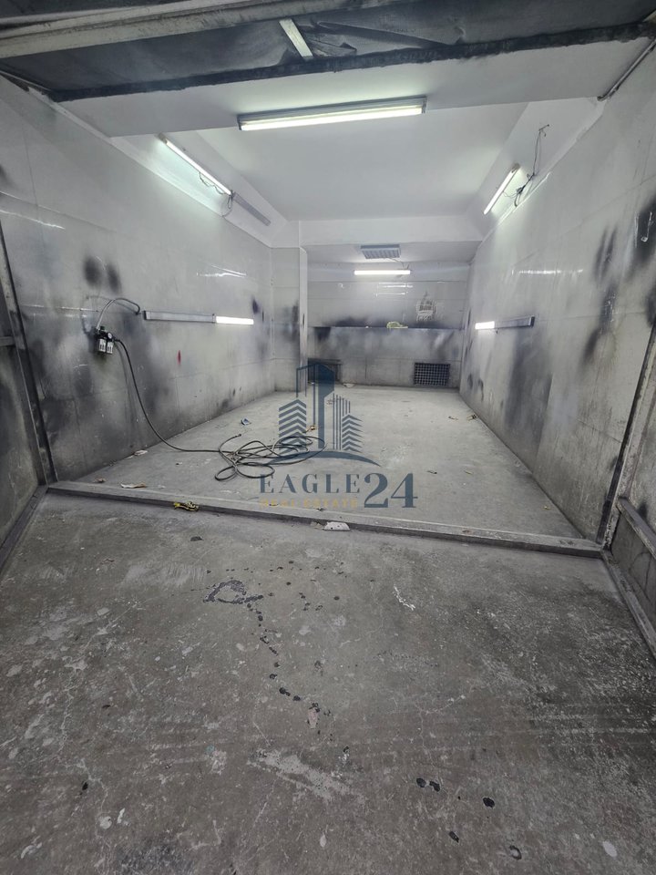 Jepet me qira ambient funksional, i përshtatshëm për aktivitete të ndryshme biznesi Astir