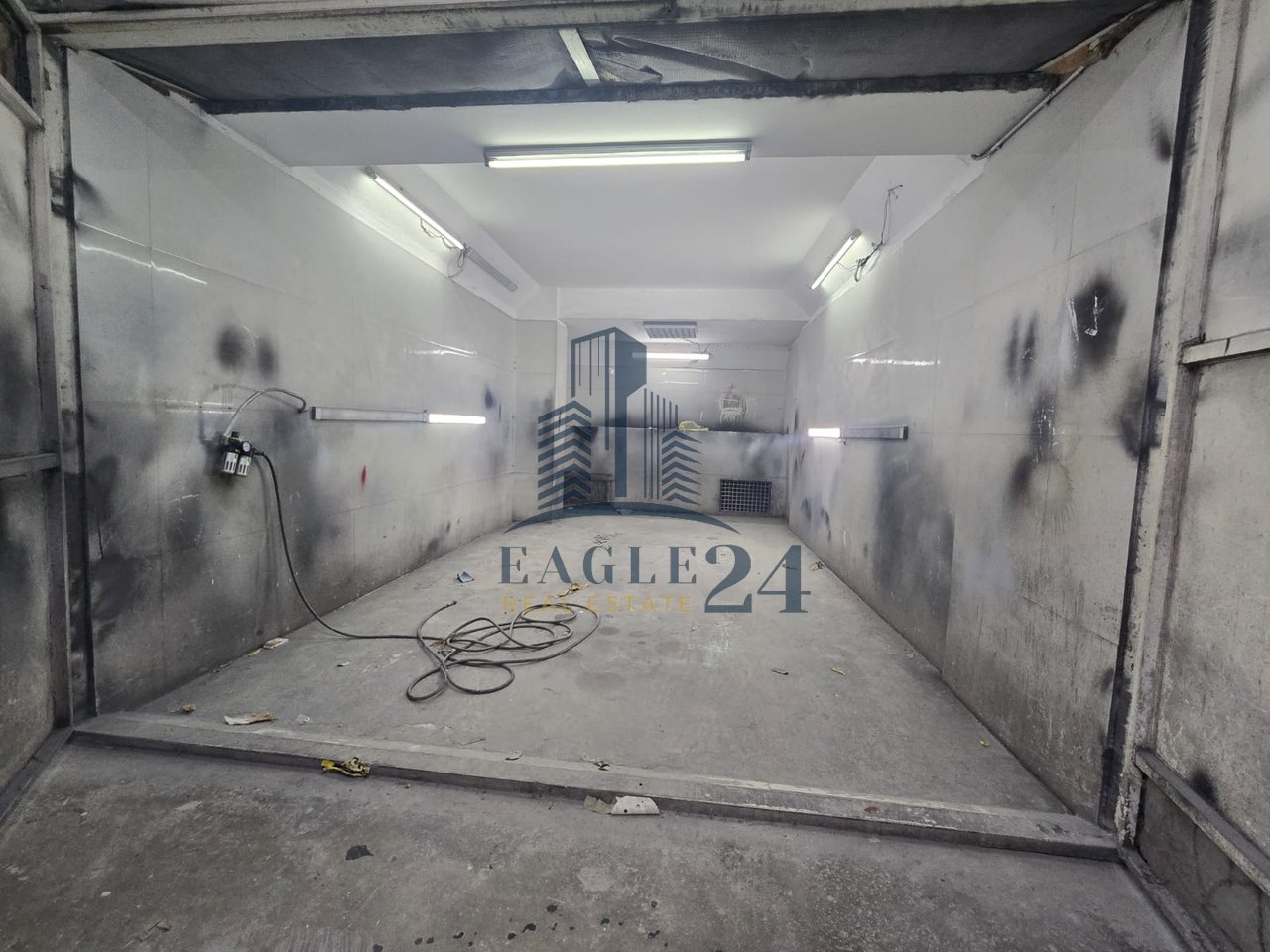 Jepet me qira ambient funksional, i përshtatshëm për aktivitete të ndryshme biznesi Astir