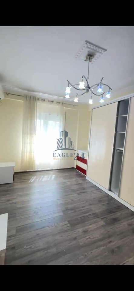 Shitet Apartament 2+1 te Kopshti Zoologjik 2+1+2 tualete