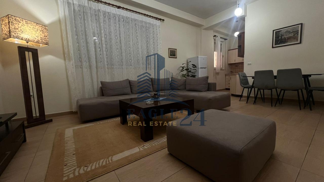 🏙 Appartamento 2+1+2 in affitto – Centro, dietro il palazzo di 15 piani