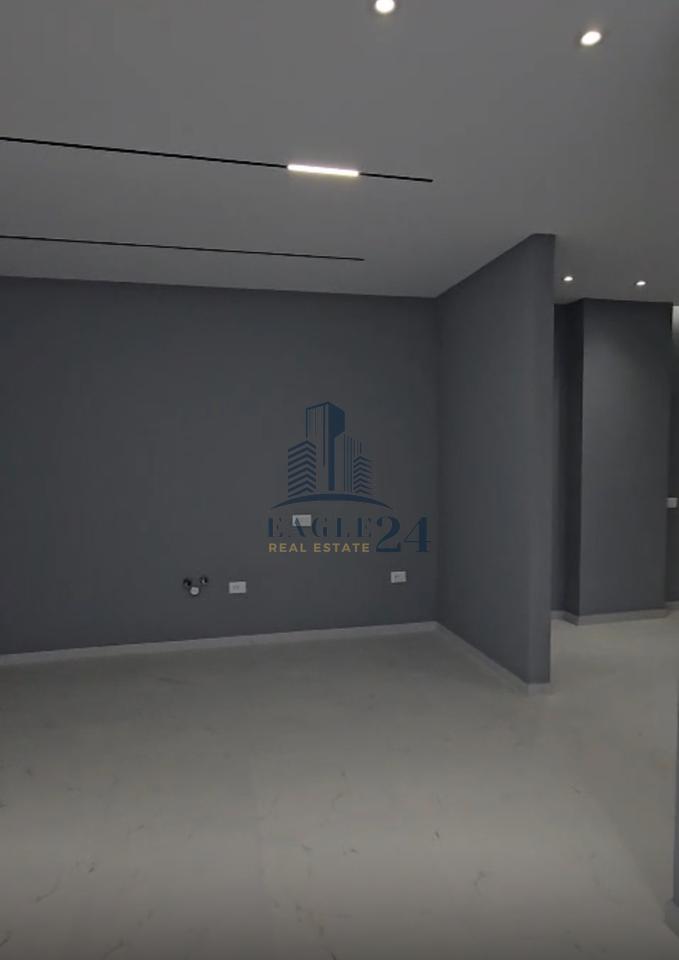 Ambient me Qira 3+1+2 bosh për zyra ose banim+ 🅿️- Bulevardi Migjeni 55000 Lekë.