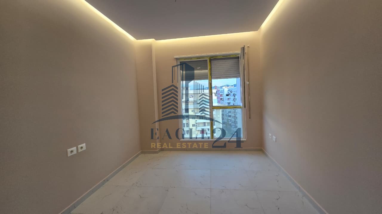 3+1+2 empty space for rent for offices or living + 🅿️ - Yzberisht, Migjeni Boulevard 55000 Lek.