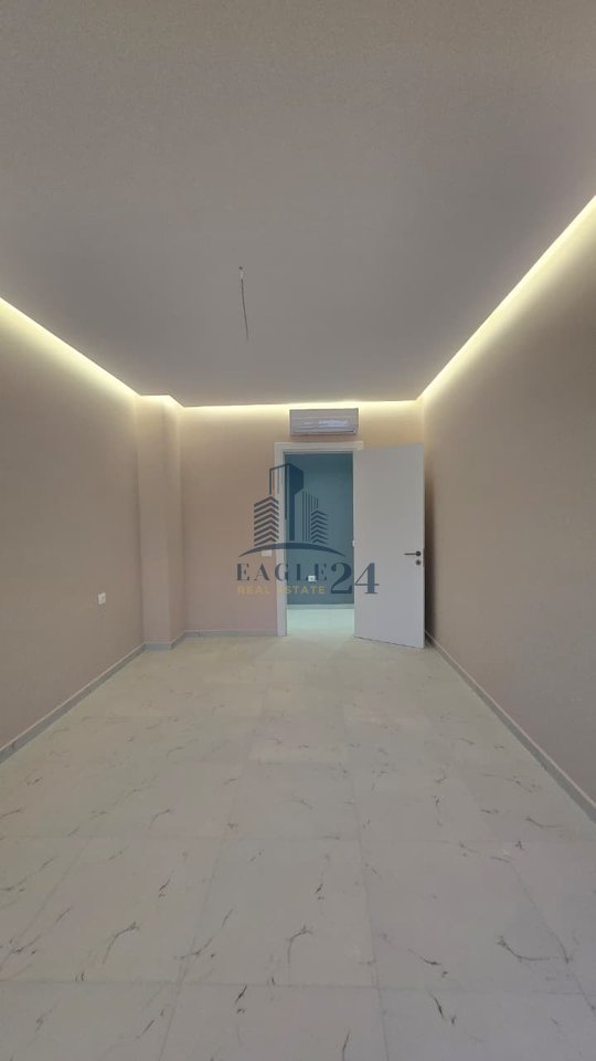 3+1+2 empty space for rent for offices or living + 🅿️ - Yzberisht, Migjeni Boulevard 55000 Lek.