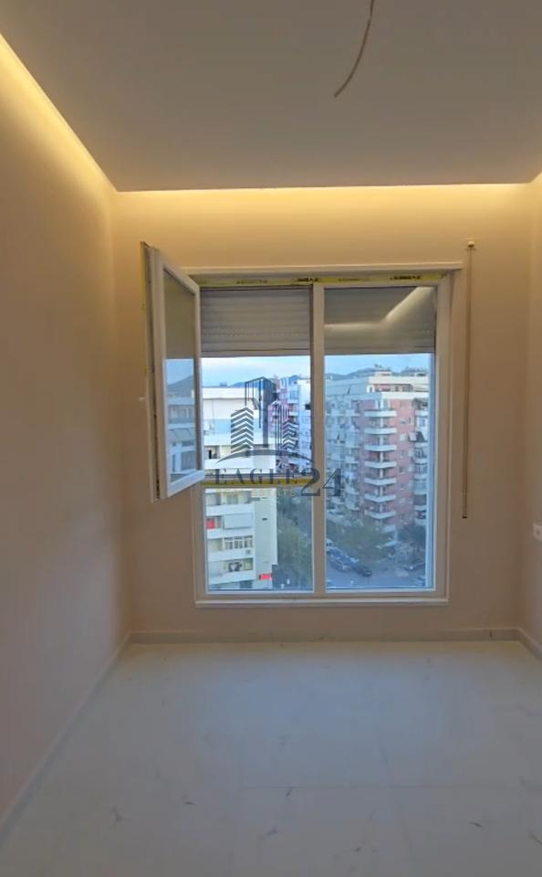 3+1+2 empty space for rent for offices or living + 🅿️ - Yzberisht, Migjeni Boulevard 55000 Lek.