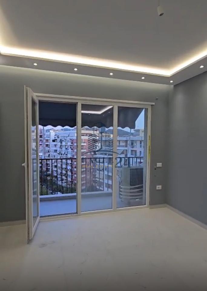 3+1+2 empty space for rent for offices or living + 🅿️ - Yzberisht, Migjeni Boulevard 55000 Lek.