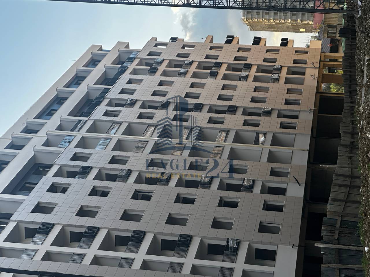 2+1+2 apartment for sale at "SPACE CITY" in Paskuqan, direct exit to the Grand Ring, with a price of €140,000