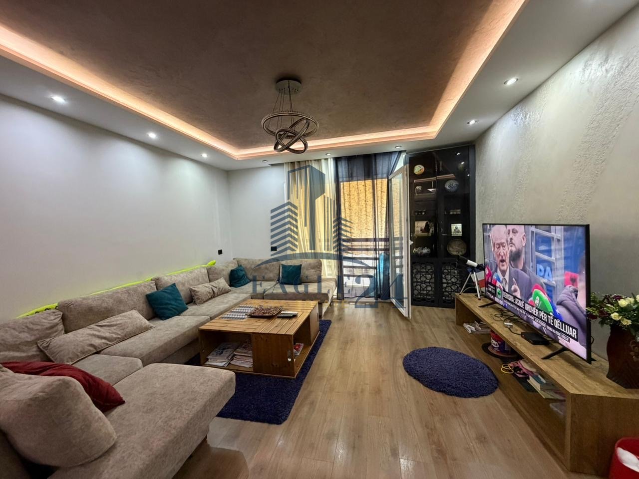 SHITET APARTAMENT 2+1 me HIPOTEKË te KOMUNA E PARISIT. 300 mln Lekë të vjetra!