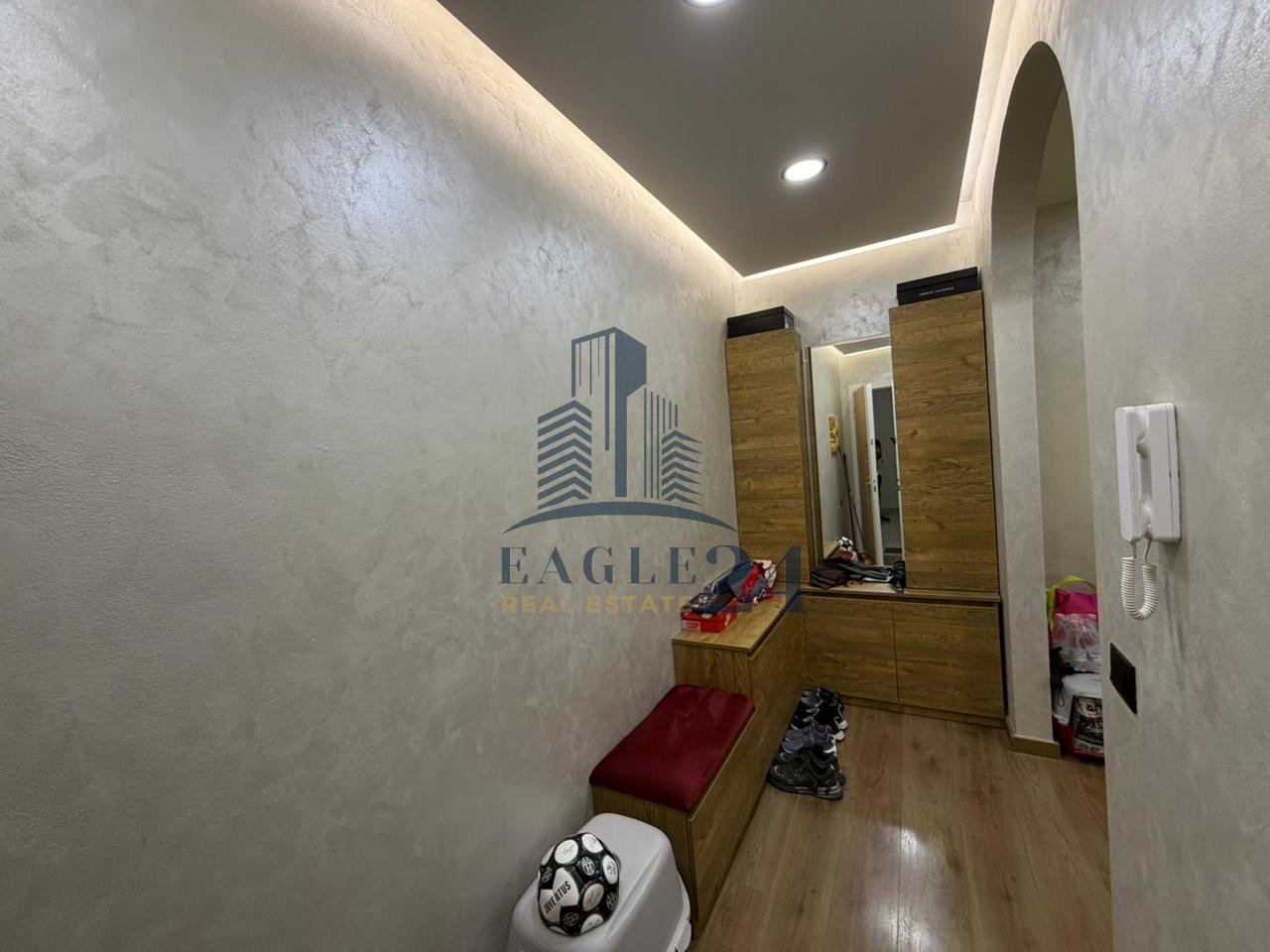 SHITET APARTAMENT 2+1 me HIPOTEKË te KOMUNA E PARISIT. 300 mln Lekë të vjetra!