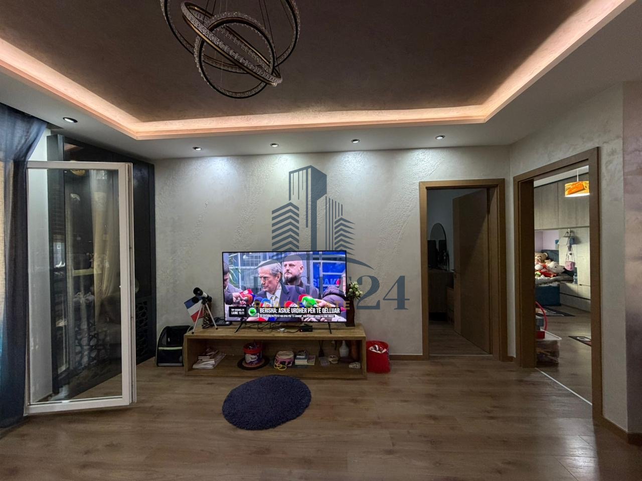 SHITET APARTAMENT 2+1 me HIPOTEKË te KOMUNA E PARISIT. 300 mln Lekë të vjetra!