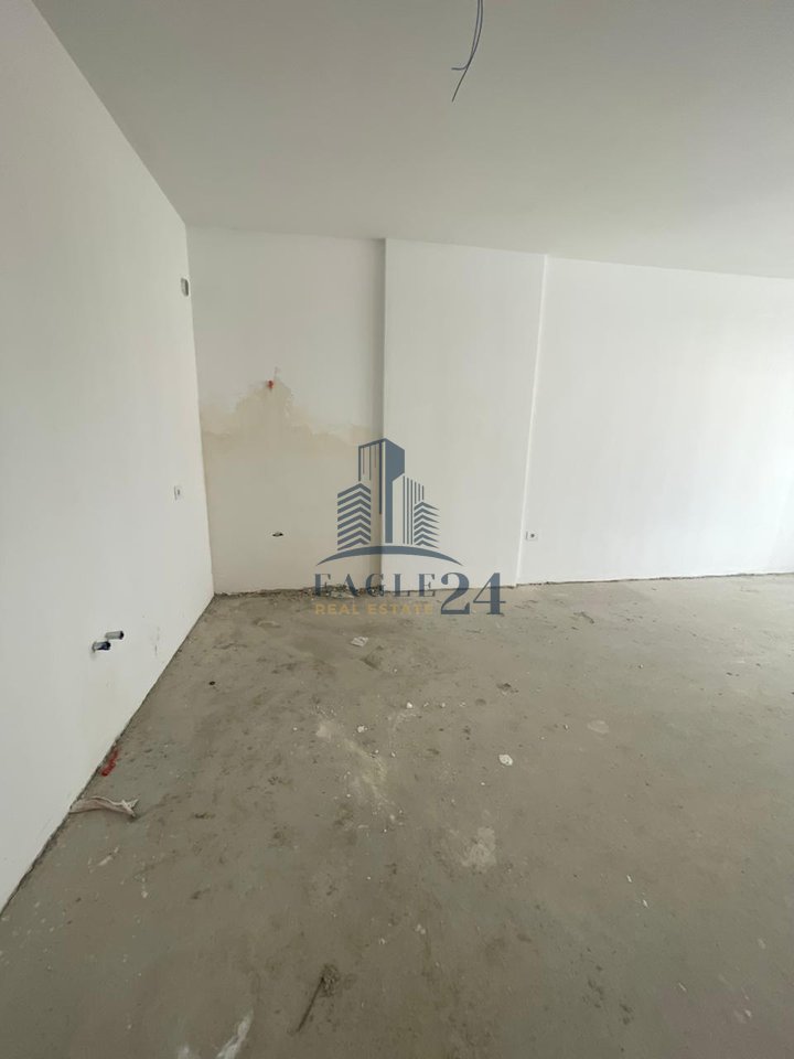 Shitet apartament 2+1 Kamez