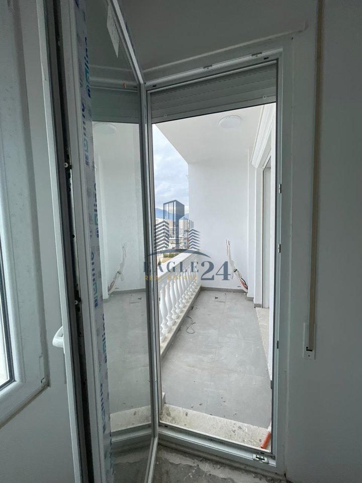 Shitet apartament 2+1 Kamez