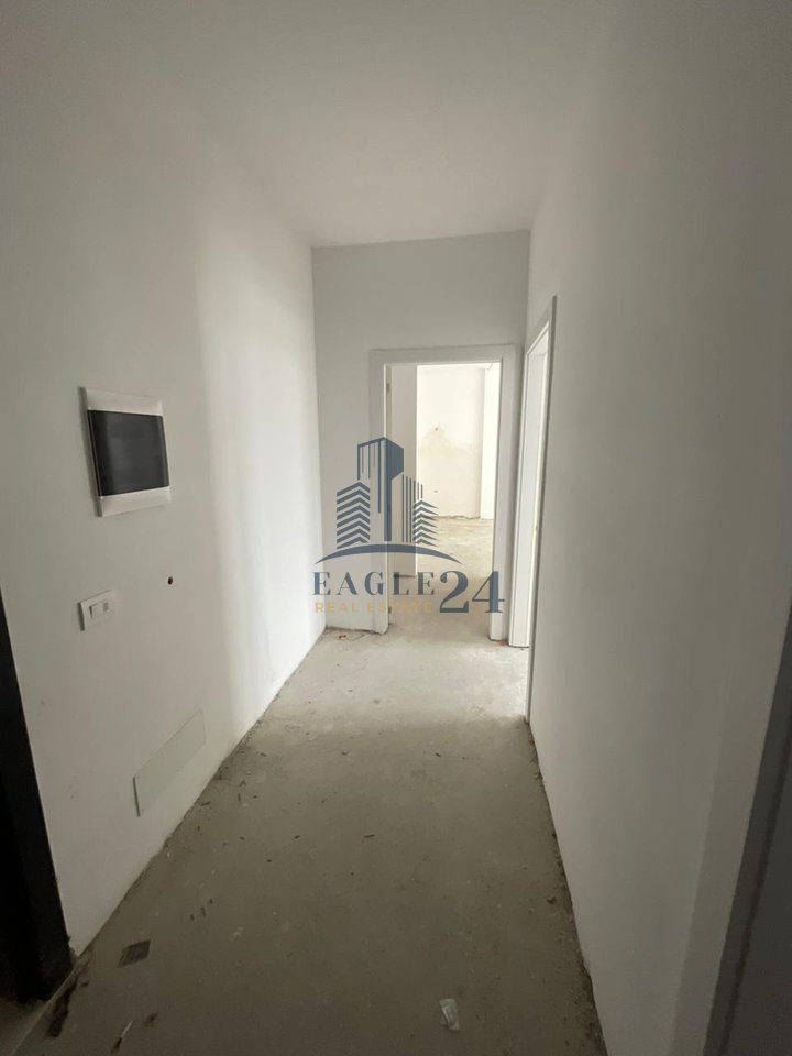 Shitet apartament 2+1 Kamez