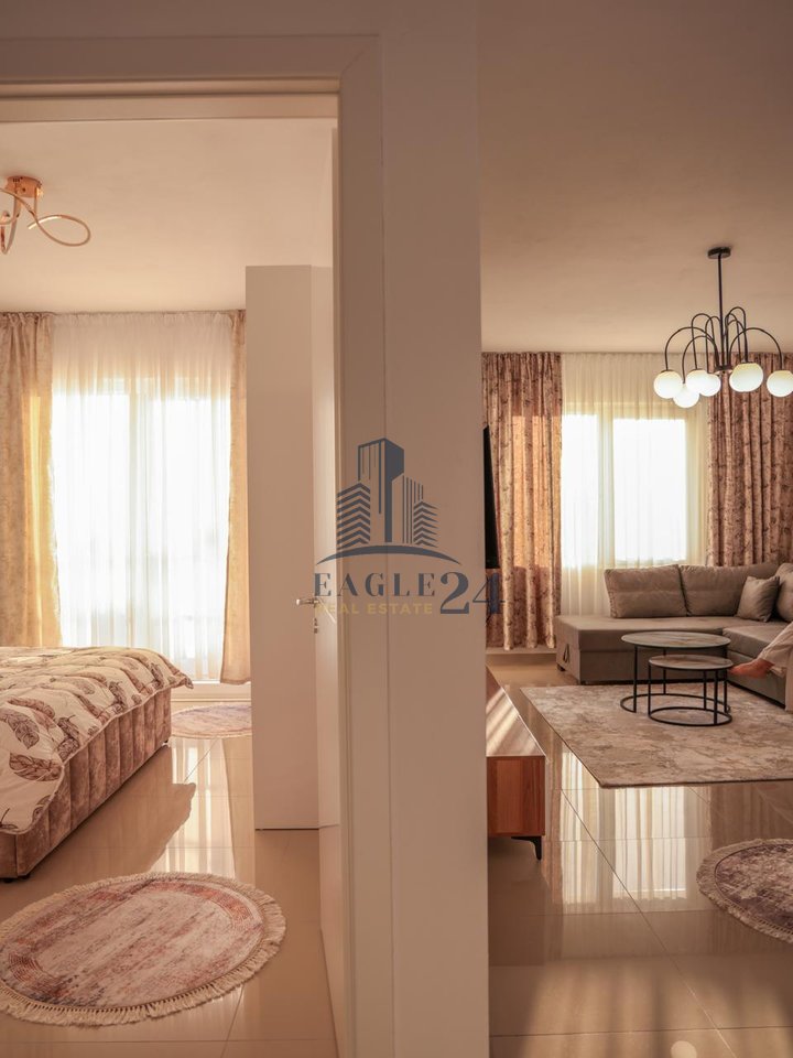 JEPET ME QIRA – Apartament 1+1 në Qendër të Kamzës
